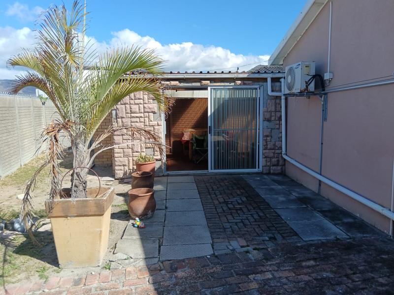 3 Bedroom Property for Sale in Heathfield Western Cape
